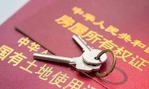 房子交付了房產(chǎn)證沒(méi)辦下來(lái)咋辦